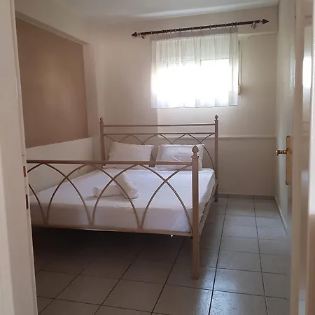 Marias Néa Péramos